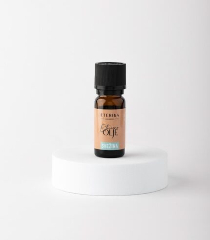 Eterično olje evkaliptusa in limone v steklenički, znano po svojih osvežujočih in poživljajočih lastnostih.