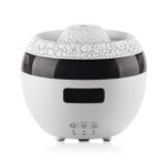 Difuzor CERES v elegantni beli in črni barvi z digitalnim prikazovalnikom.